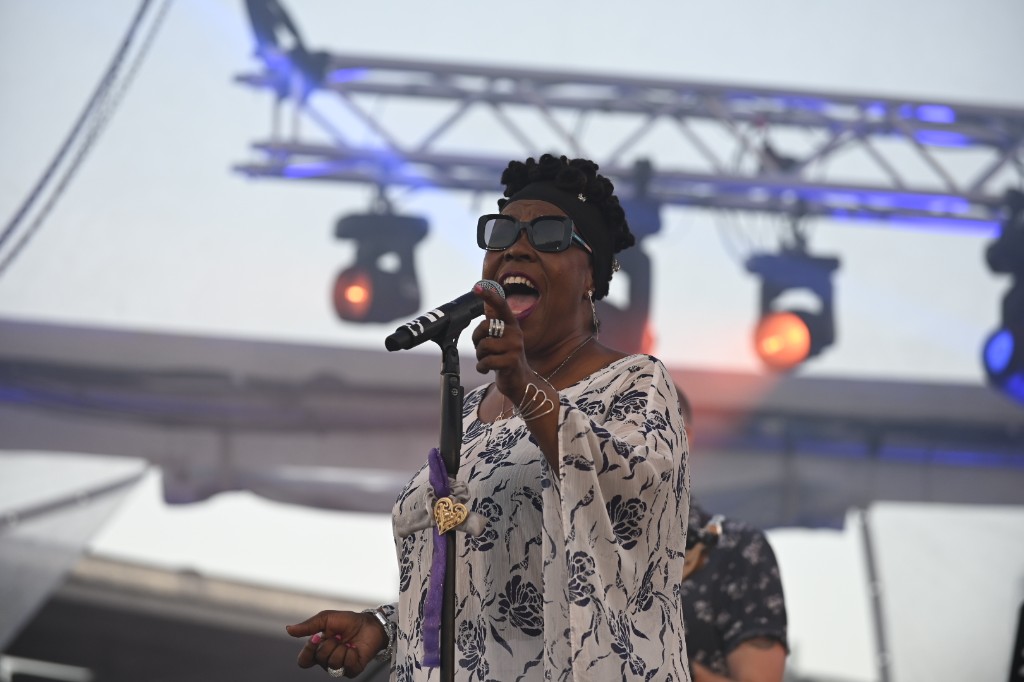 Gisele Jackson performing live — photo by Fernando Ojeda
